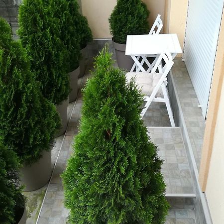 M4U Apartments Ni Buitenkant foto