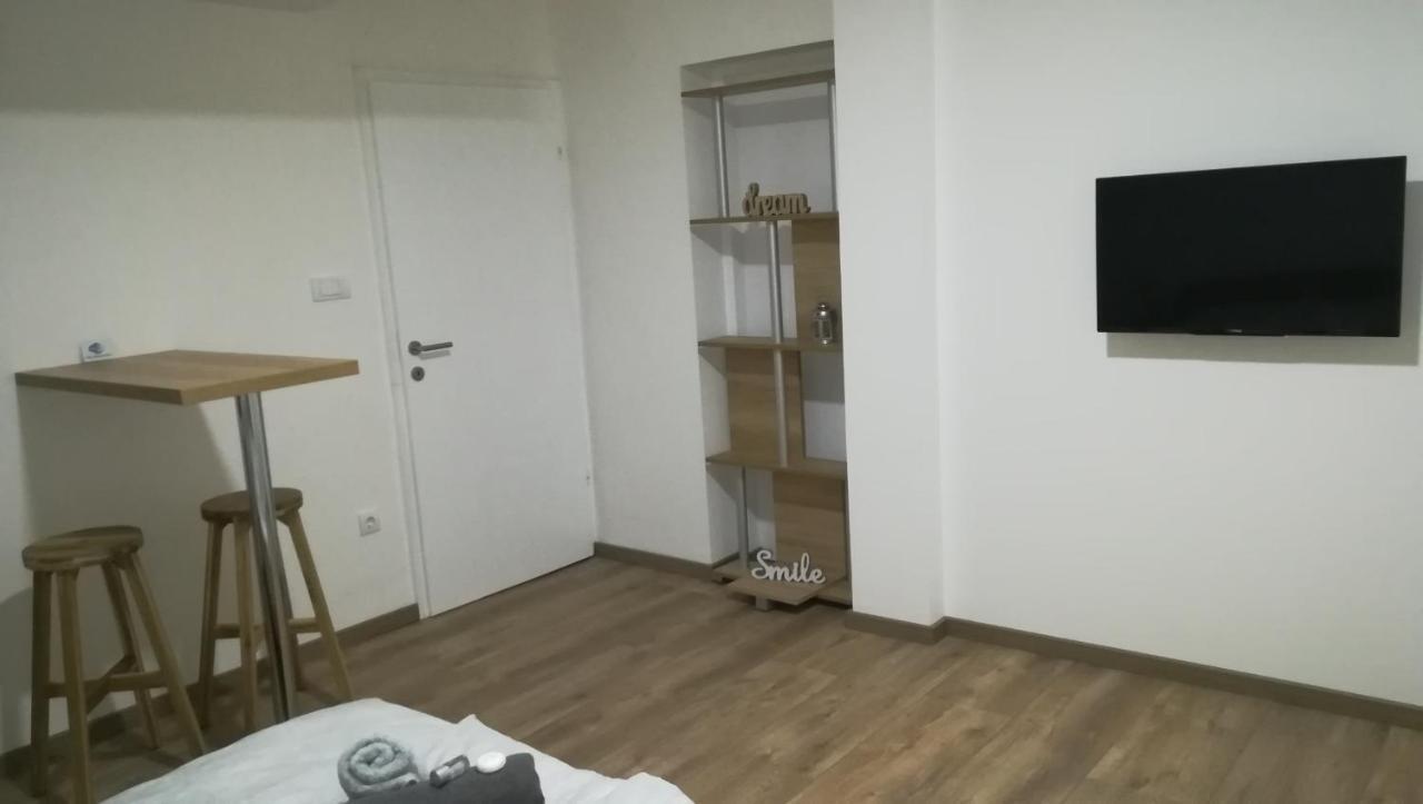 M4U Apartments Ni Buitenkant foto